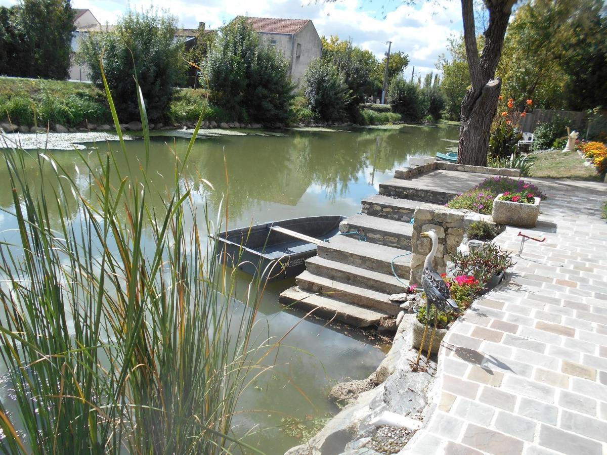 Marais Poitevin Bord Riviere Peche ,Barque, Velos, Wifi, Linge, Cheminee, Cuisine, Terrain De Boules La Taillee Buitenkant foto