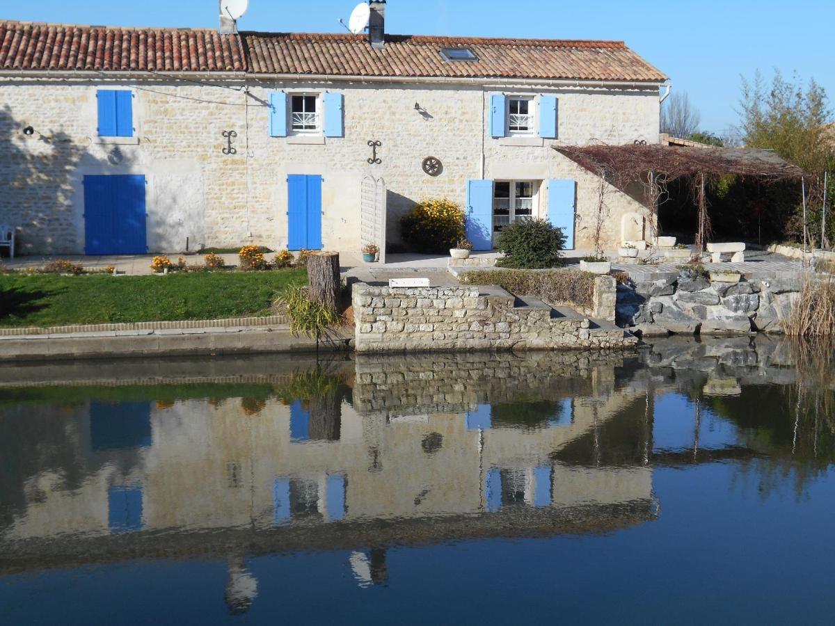 Marais Poitevin Bord Riviere Peche ,Barque, Velos, Wifi, Linge, Cheminee, Cuisine, Terrain De Boules La Taillee Buitenkant foto