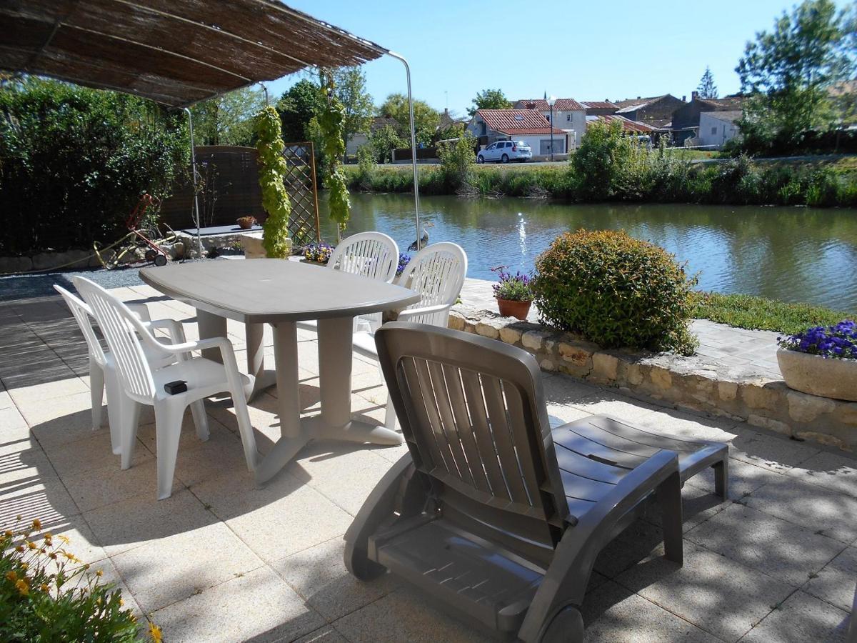 Marais Poitevin Bord Riviere Peche ,Barque, Velos, Wifi, Linge, Cheminee, Cuisine, Terrain De Boules La Taillee Buitenkant foto