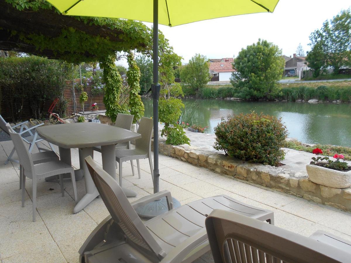 Marais Poitevin Bord Riviere Peche ,Barque, Velos, Wifi, Linge, Cheminee, Cuisine, Terrain De Boules La Taillee Buitenkant foto